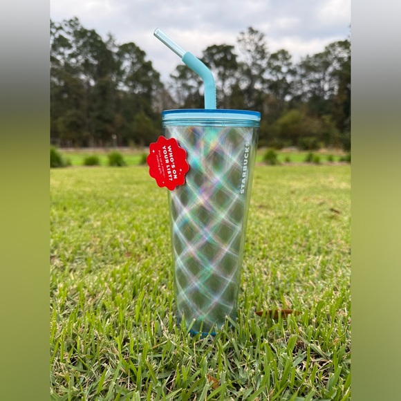 NWT JUST RELEASED Starbucks Holiday Holographic Venti Cup W Silicon Straw Wrap! - Picture 1 of 6